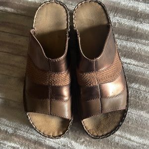 Slides Size 8
